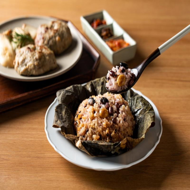 (유기농)오곡연잎밥(210g*2개)+연잎 품은 수제 떡갈비(120g*2개)