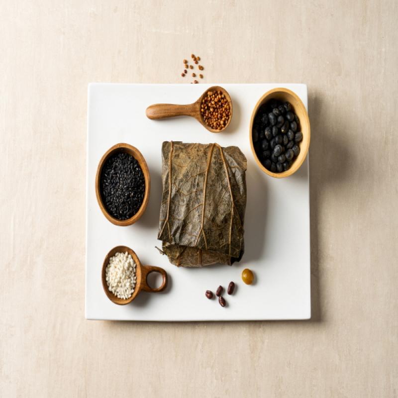 (유기농)오곡연잎밥(210g*2개)+연잎 품은 수제 떡갈비(120g*2개)
